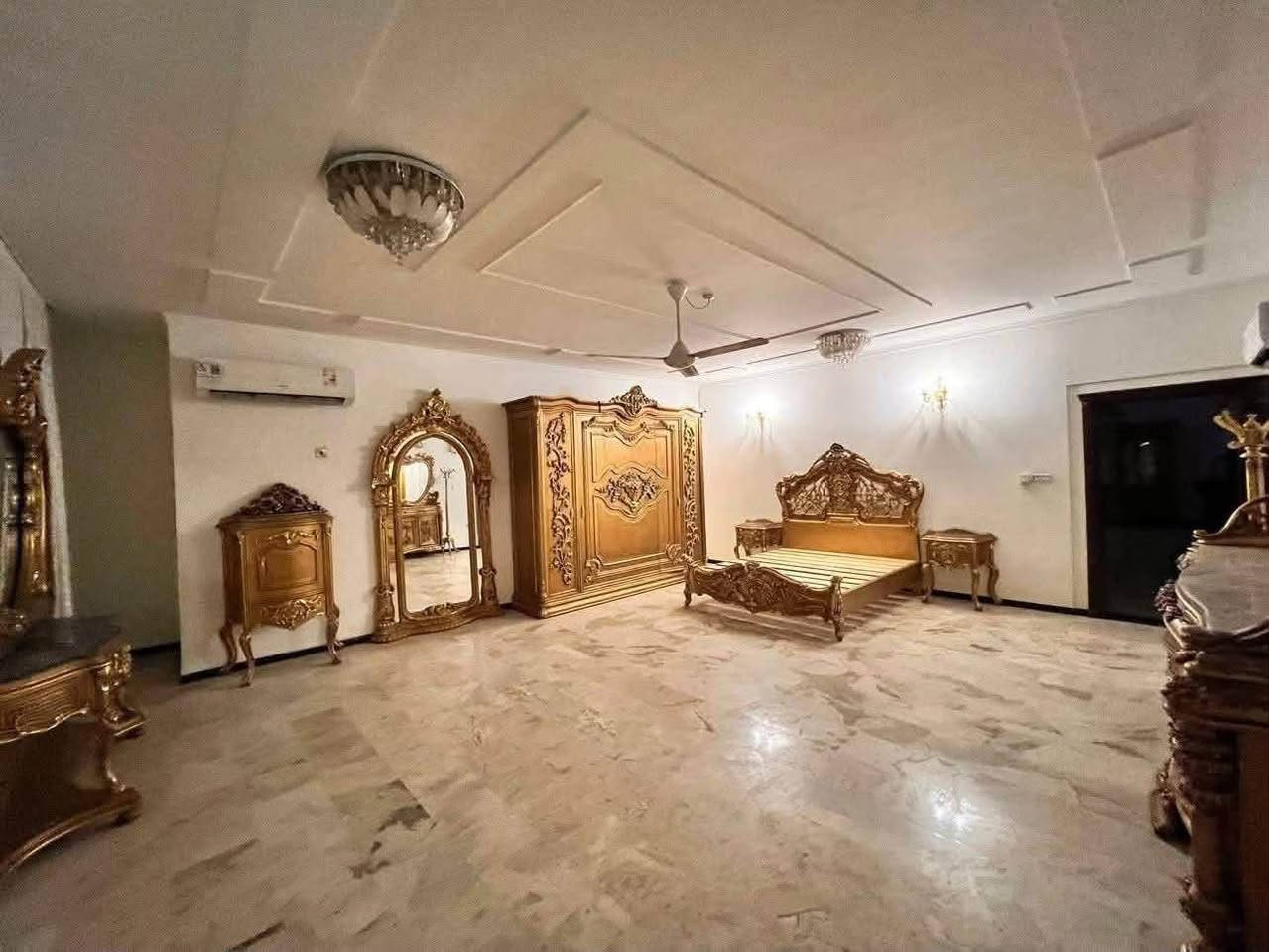 � دار مؤثث للايجار
الكرادة / المسبح (مربع السفير الفرنسي)

🔸 التفاصيل:

• المساحة: 246 متر

• بناء حديث سنة 2019

• 6 غرف نوم

• 5 حمامات

• مطبخ متكامل

• كراج سيارة

• مفروش بالكامل وجاهز للتسليم الفوري 

📞 للتواصل والمعاينة:

***********

شركة عصر حمورابي للاستثمار والتطوير العقاري

اختيارك الأمثل في عالم العقار 🌏✨

الشركة مجازة رسميًا ✅

نستقبل جميع العروض العقارية (بيع - شراء - ايجار) في بغداد
