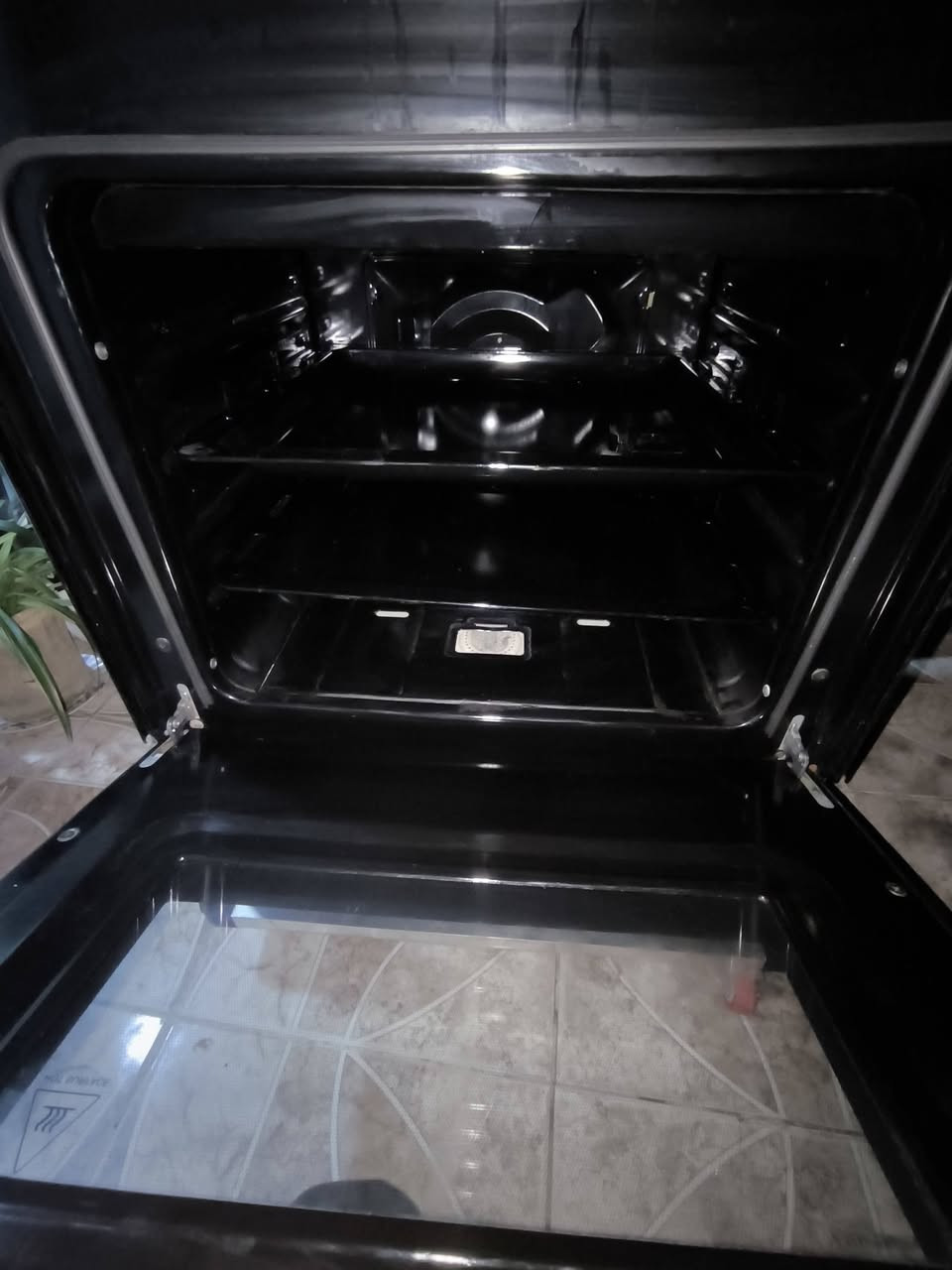 ئەم تەباخە بۆ فرۆشتن بێ عەیبە فرنەکەشی ئیشەکات 70هەزار ژێرەکەشی تایە ***********
