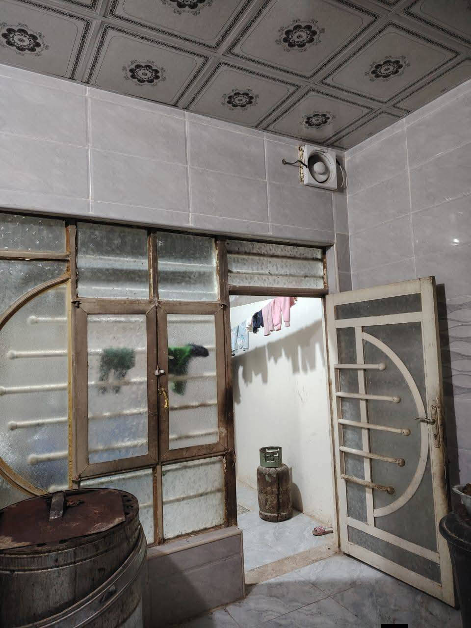 يا الله بيت للبيع 150م 
سعر 35معه مجال
((مرقم بلديه مشمول ابقرار تطويب)) 
خدمات ماي 💦 كهرباء كامله مدرسه اهليه او حكوميه
البيت يحتوي على 2غرف نوم صاله مطبخ ستقبال صحيات 
(العنوان نجف الاشرف مقابل قرية الغدير الاولى شارع الصب عمود 270
للستفسار ***********
