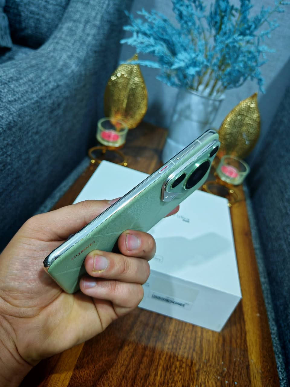 سلام عليكم
عملاق هواوي للبيع
بيورا 70 الترا اللون المميز 
512/16
الجهاز كامل ملحقات الاصليه
شاحن ال100 واط + كڤر + كارتون
مابي اي خلل 
شاشه نظيفه 
كامرات نظيفه 
فقط الشاصي بي شخوط موضحه بالصور
السعر 740 وبي مجال للشراي 
مكاني نجف توصيل جميع المحافظات 
***********
