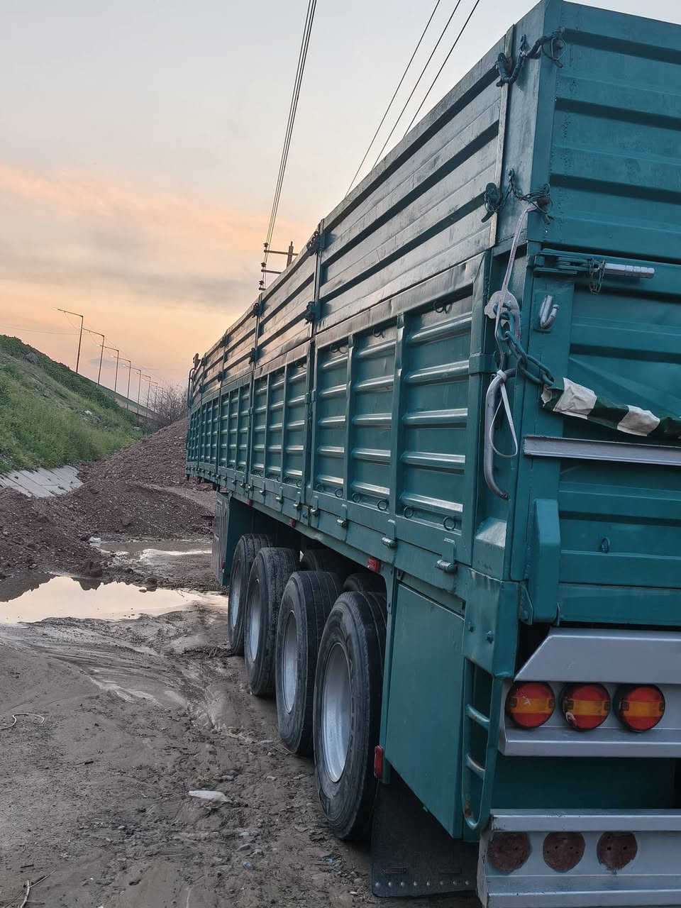 السلام عليكم عربانه تتفتح طول 12.50شاصي 16دناكير 14 صيني جوبلس 3رفاعات العربانه مكفول من الفطر والكسر مابيها جادر مكان ديالى 
بعقوبه ,,,, مكلف بالنشر """
***********اتصال
