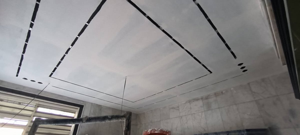 ناوي تصبغ بيتك؟ 🎨
صبغ وديكورات منازل شغل نظيف وبأسعار معقول
 📍 كربلاء اتصل او راسلنا الآن واتساب📩
***********علي حسين
*********** سيد اوراس
