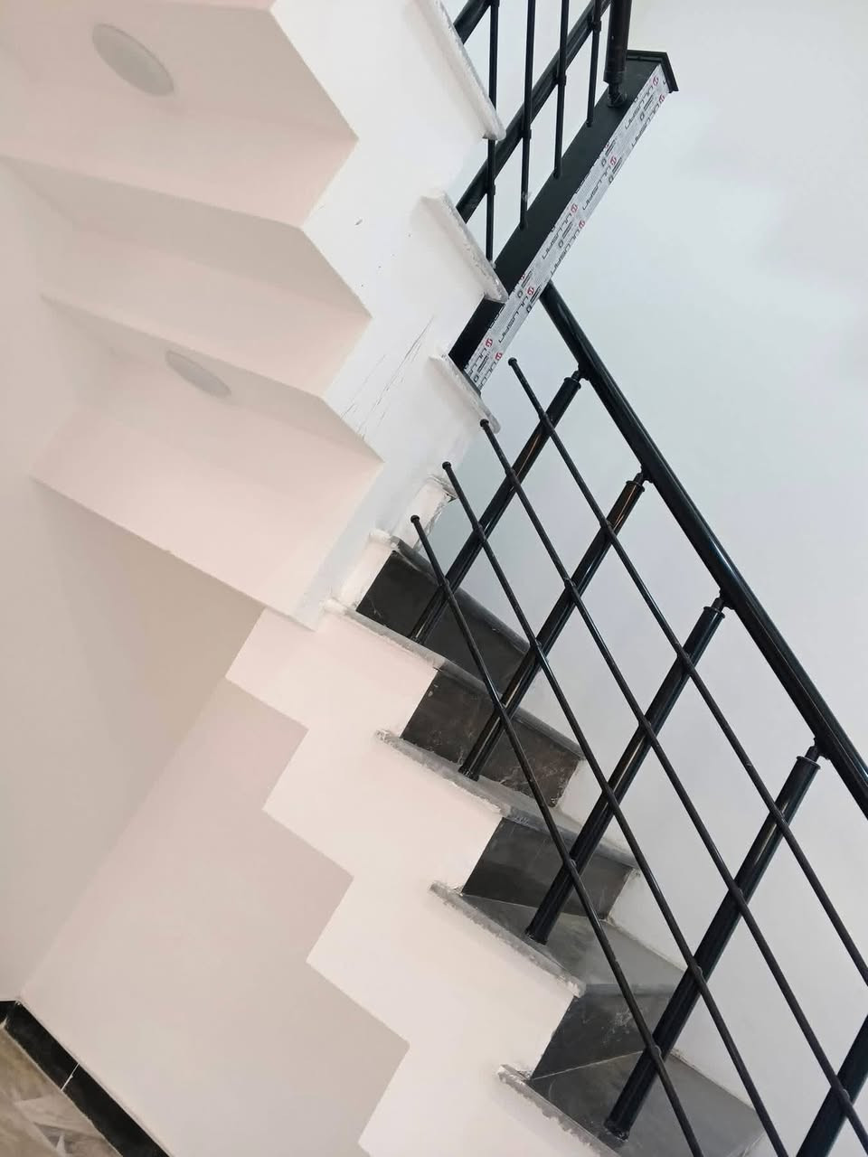 يا الله
دار حديث تم انجازه في منطقة الشعب حي التجار الثانية شارع اسواق عبد الرحمن قرب مدرسة الوطن العربي
المساحة ١٠٠ متر
واجه ٥ متر
نزال ٢٠ متر
يحتوي على ٤ غرف نوم وخدمات عدد٣
وصالة خطار ومطبخ ومدخلين
للاستفسار
مكتب ارض الخيرات
***********
