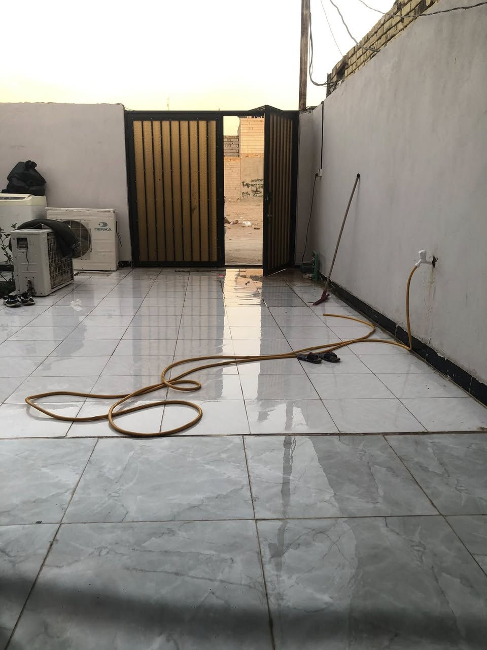 🏘️بيت للبيع خلف بانزين خانة المطار يبعد 500 متر عن الشارع العام 
📌تفاصيل العقار:
المساحة 165متر
بناء جديد 2025
خدمات كاملة ماء وكهرباء
حمام سيراميك
مطبخ سيراميك
غرفتين
تخاريج داخلي وخارجي
فول كامل مكمل وبي تفاصيل اكثر

لمعرفة تفاصيل اكثر تواصل خاص او على الرقم:(***********)
#foryou
#استثمار_عقاري
#عقارات_النجف
