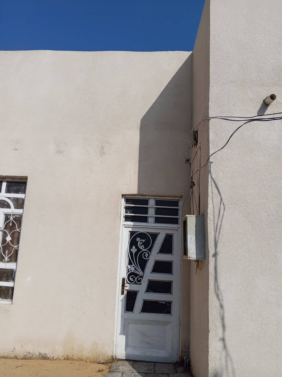 يا الله سلام عليكم بيت للبيع طابو صرف بالرغيله مساحه 200م واجه 10 م ونزال 20م يتكون  من غرفتين وصاله واستقبال ومطبخ وتخاريج أساس صب سقف اعكاده بناء طابوق  بعد مدارس وقريب على مدارس بيت فارغ مشتري يجي يگد مباشرتأ للأستفسار *********** حيدر الشيباني عنوان مكتب نهايه شارع العريضه بدايه 74 مكتب مصطفى الشيباني
