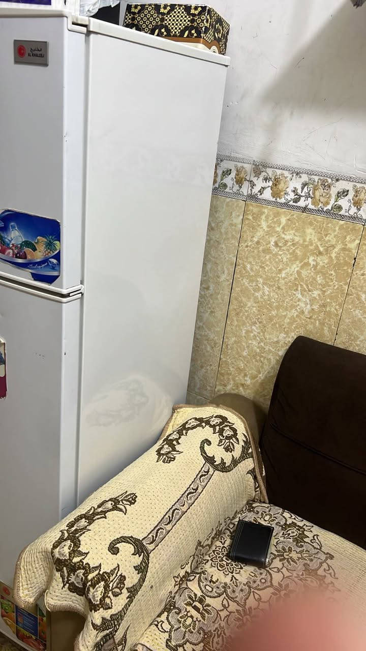 السلام عليكم ثلاجه للبيع نضيفه جدا
سعر ١٦٠
*********** للتواصل
