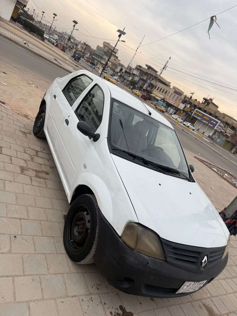 رينو لوكان 2010 
السياره بسمي
سيارة شغالة  الحمدلله 
بيها ضربة عكس باب السايق الخلفي
مكاني مدينة الصدر 
السعر 45ورقة 
*********** بغداد, العراق
