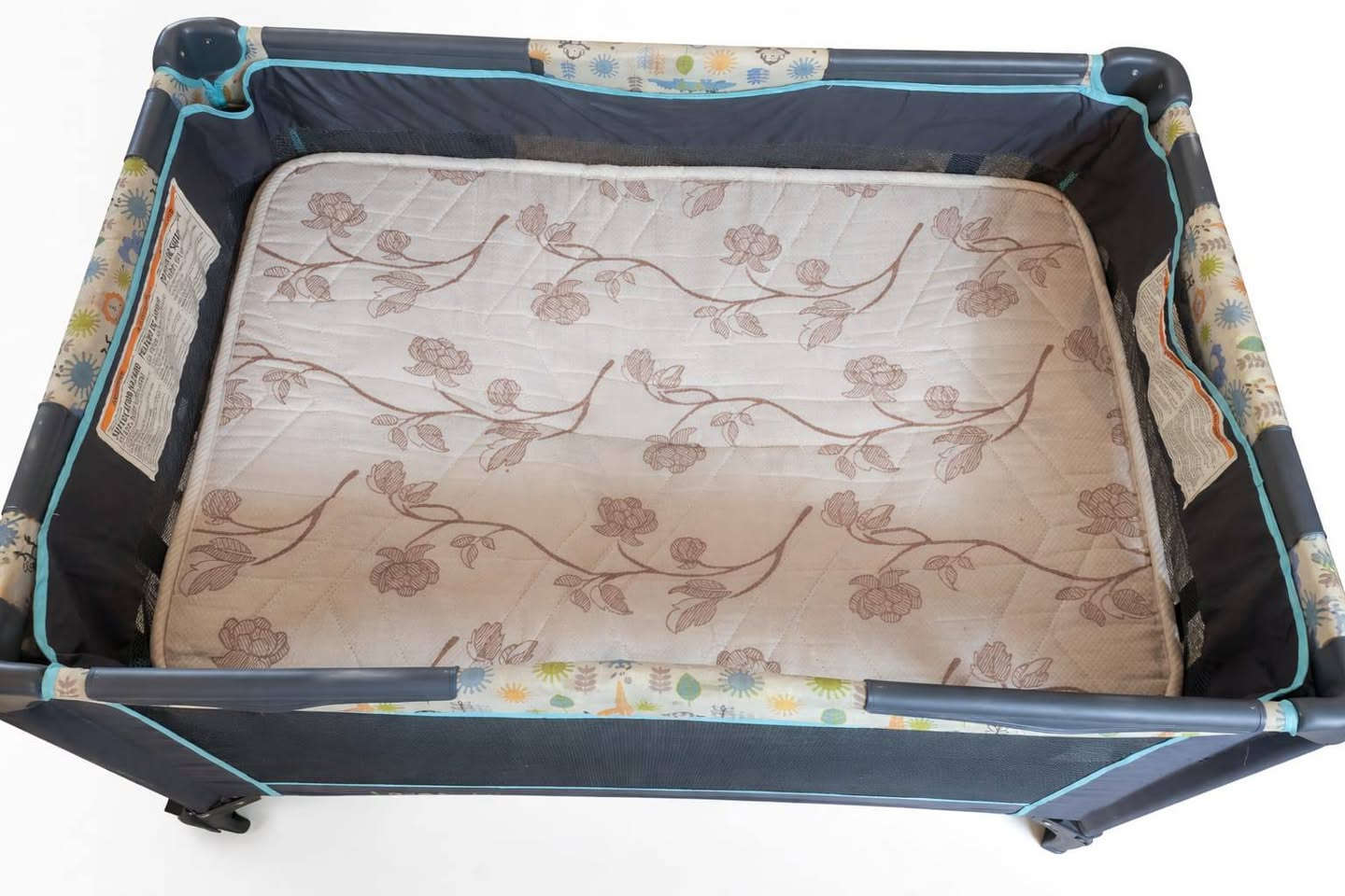 للبيع سرير طفل مع دوشك اخو الجديد🤴👼 مكان عينكاوة -اربيل. ٧٥ الف وبي مجال👼👼

● ماركة  Love Baby
● استعمال قليل
●يصير ايضا مكان مثل شبكه للعب
●ينسد وينفتح متنقل مع الملحقات
●قياس ١٠٠ × ٧٥ × ٧٥
للتواصل واتساب (***********). أربيل, العراق
