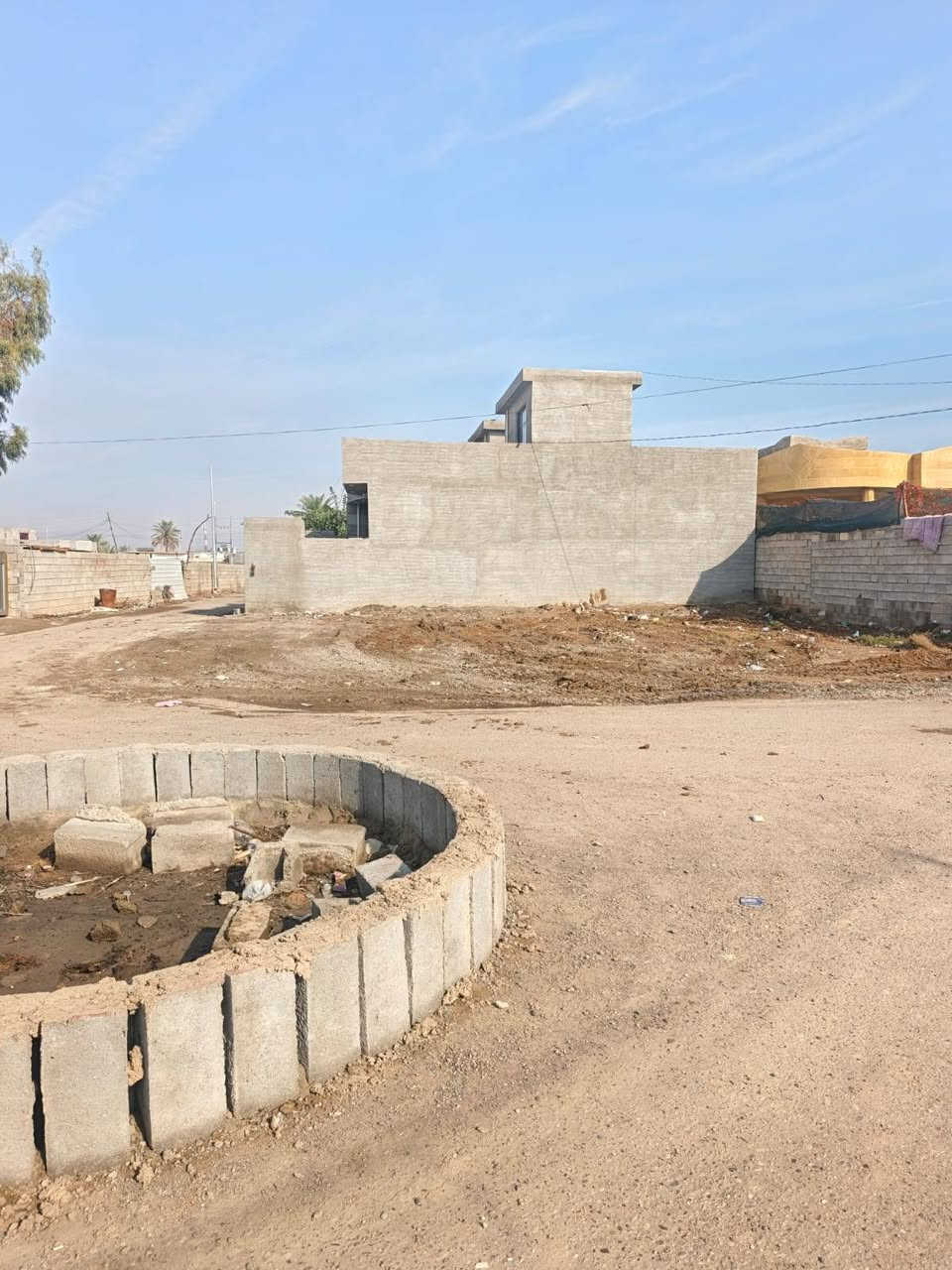 من رخصة المسؤال 
قطعة ارض للبيع ركن ع الشارع تبليط
المساحة 250قرب مدرسة النجاح الاهلية 
للاستفسار الاتصال ع الرقم ***********
