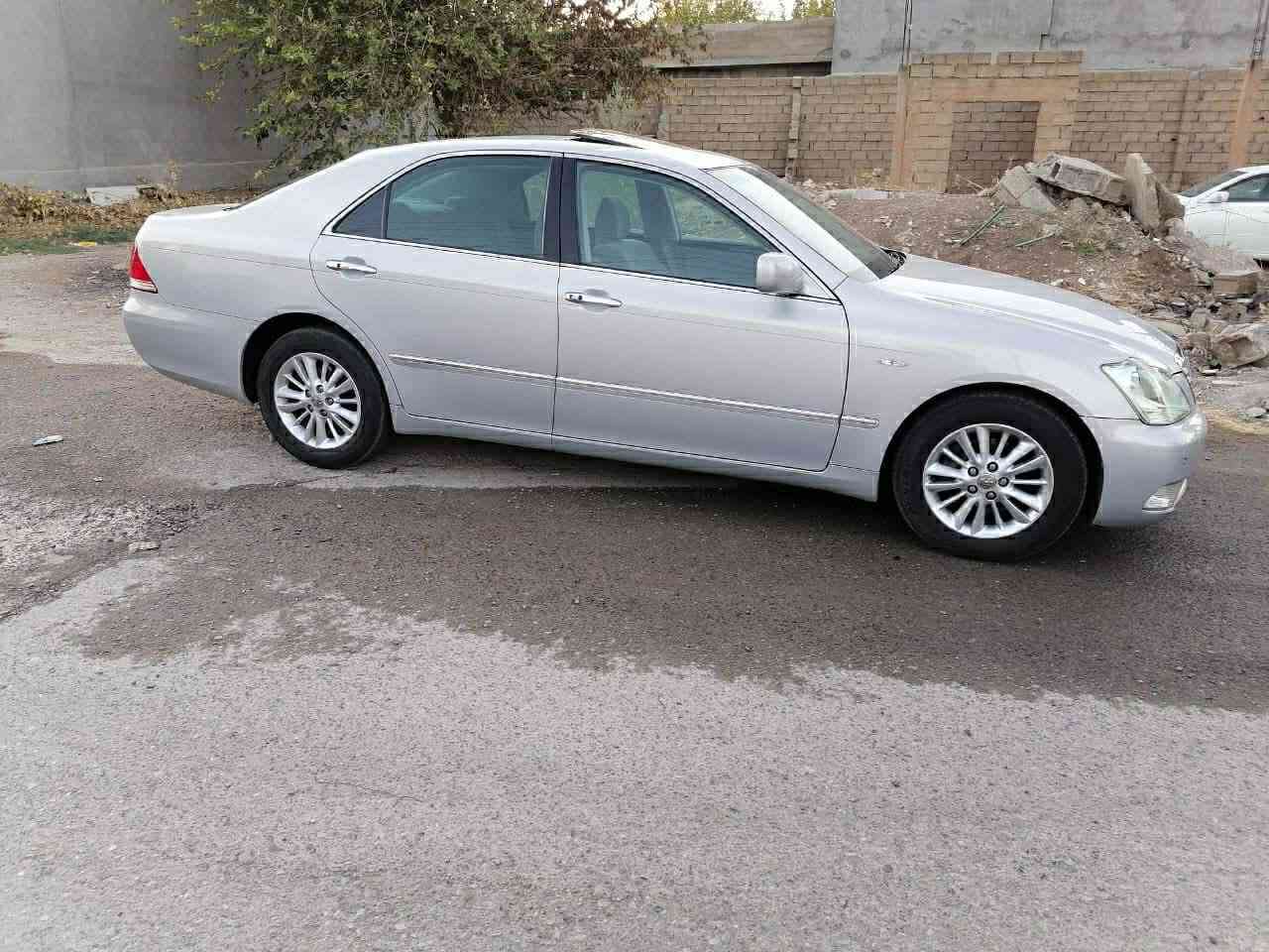 شاهینە مووس سلاید
مۆدێل ٢٠٠٥
ناو رەساسی سێ دوگمە تاک پەردە
سارد و گەرم مەزبوت
تەقە و رەقەی بهە
برێکی بەستراوە
سلایدی مەزبوت
چوار تایەو ویکی تازەی لە ژێرە
شاشە و کامێرایە
سەیارەکە هەیکەل و سەقفی زۆر جوانە
کۆدی بۆ نەکراوە دەتوانی خۆت کۆدی بۆ بکەیت.

نرخی ٦٤ گەلاو کەمێک مەجال
لە هەلەبجەی شەهیدە
گۆرینەوە ناکەین

***********
فایبەری لەسەرە.
