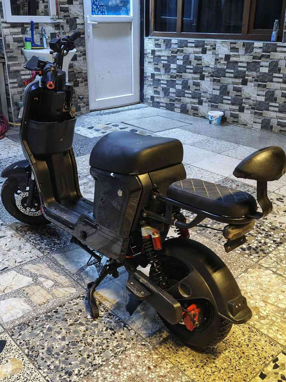 سلام عليكم دراجه شحن R9 جديده جدا كفرات كاربون فايبر يدات بريك يراضيه ماشيه 5780 تايرات جديد السعر 375 وبيه مجال بسيط رقم الهاتف ***********
