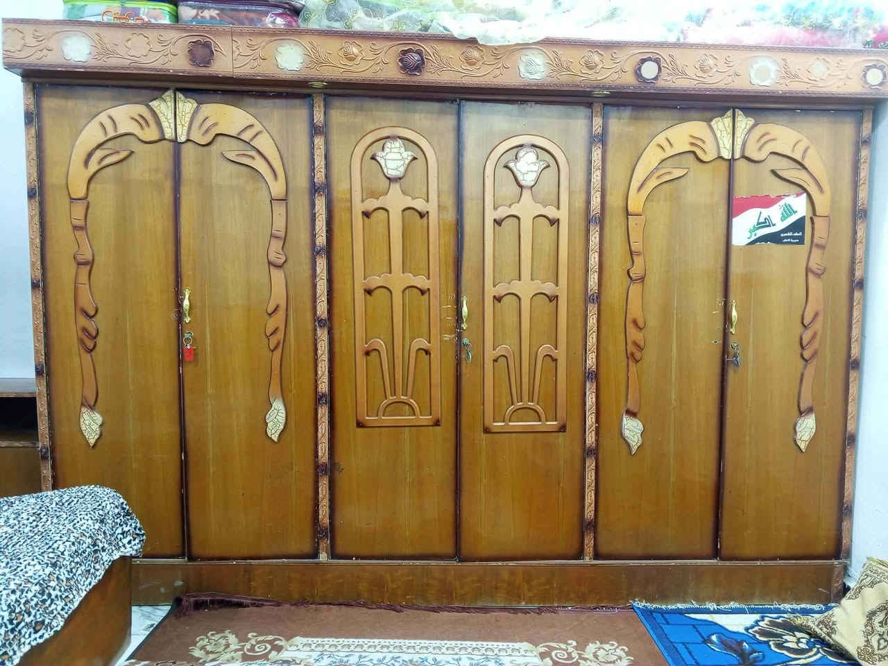 تخم عشر مقاعد ب125 وغرفة عراقية  150وبيهم مجال للبيع ناحية الوحدة رقم للتواصل ***********
