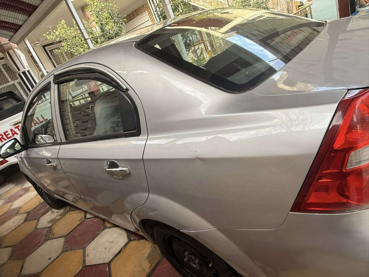 السلام  عليكم
افيو خليحي موديل 2008اوتو ماتيك مكفوله من الضربه والتبديل 
بيها مكانات صبغ اعتبرها احزام
سياره جديده مال جناي 
كير جديد 
حداديه جديده 
مكينه جديده 
سياره جاهزه دينار متخسر عليها 
رقم قادسيه  دولي 
مكاني حله  المركز 

السعر 57
للاستفسار والتواصل 
ابو حسين 
***********
