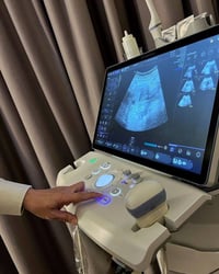 دكتورة خنساء الدليمي • طبيبة نساء وتوليد • معالجة العقم