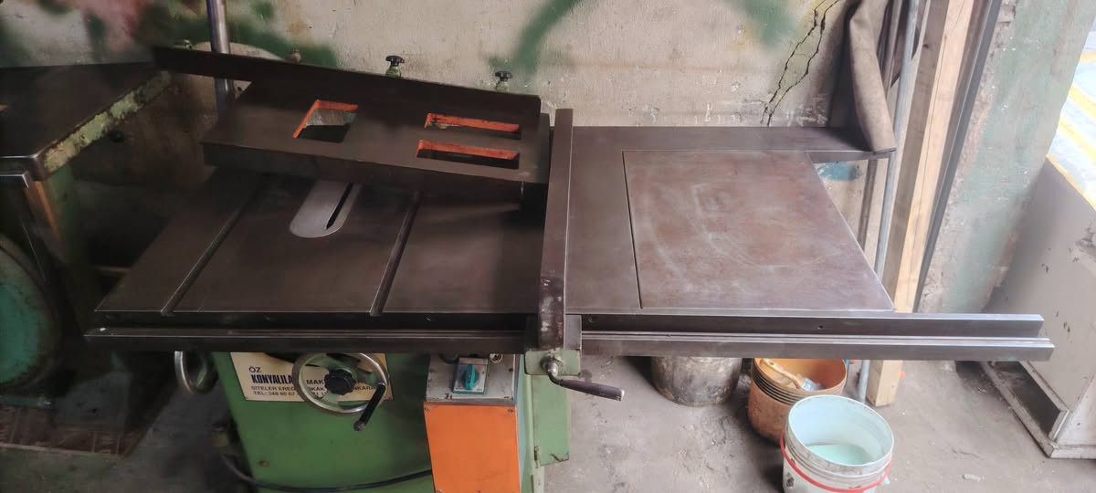 منشار صينية تركي الصنع سرعتين 1500و3000 ابلادي يفتح 130سم السعر 15 ورقه مكان بغداد النهضة شارع الهادي رقم ***********
