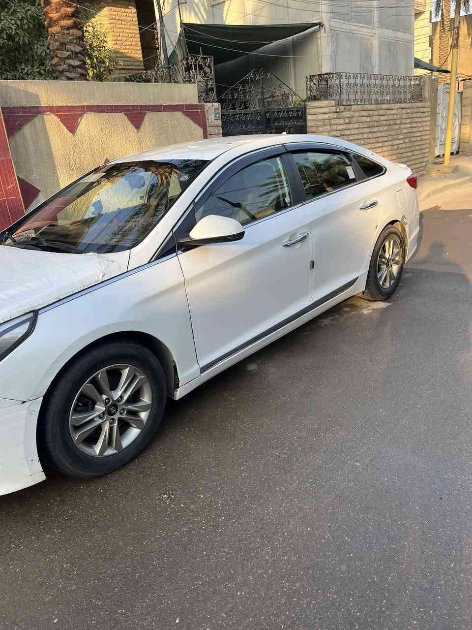 سوناتا موديل 2016 وارد امريكي حادثه كما موضح بل سونار سياره بدون ايرباك ولا دواخل
محرك GDI 2400 
تحويل مباشر رقم نكليزي بغداد  

السعر 120 وبيها مجال 

وكاتب الك كل التفاصيل وناشر الك صور مباشره 

 

 ***********

موصفات السياره 

شاشه

درايف مود 

سبورت ايكو نورمل 

صدرها 80 بل 100 

تخم تاير جديد 

لايت زنون 

تدفئة تبريد اي مشكله ما بي 

باتري جديد شاد الها 

ومعروفه موصفات النص فول صور حادثه من امريكا 

وسونار هنا مسوي الها موجوده بل صوره 

عندك الجاملغ الخلفي صار بيه طخه وتصلح بس ممصبوغ وعندك أماكن محدده بيها تكشير بصيط معروف السوناتا ال 16 الابيض
