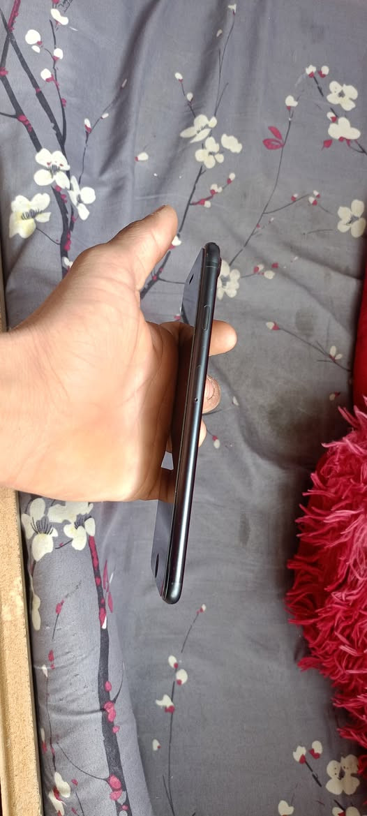 📱 للبيع iPhone 7 Plus – لون أسود
🔹 الذاكرة: 32GB
🔹 الحالة: جيد ونظيف
🔹 البطارية: مبدلة جديدة 99% 🔋
🔹 الشاشة بيها فطور خفيفة بس ما مأثرة على اللمس أو الاستخدام
🔹 الجهاز شغال تمام وكلشي بيه جيد
💰 السعر: 65 ألف دينار
✔️ قابل للتفاوض بالمعقول
📍 الموقع: بغداد – البلديات
📩 للتواصل خاص


**إذا كنت صاحب هذا الإعلان وتريد حذفه لأي سبب، رجاءا أرسل رسالة إلى الدعم الفني**