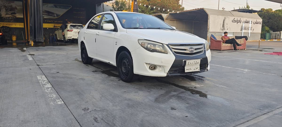 BYD 2015 گێڕ عادی 
سەنەوی بەسەر چوو 
مەکینە تۆزێ هیلاکە دیلکۆ زۆر لێ ئەدا 
هەیکەلی زۆر جوانە یەک تۆز سارد و یەک بست بۆیاخی هەیە 
پێش و پشتی کەپسە دەعمی نیە 
زۆر پاکە سەیارەکە 
تەبریدی زۆر خۆشەو بێ کێشەیە 
***********
*********** السليمانية, العراق
