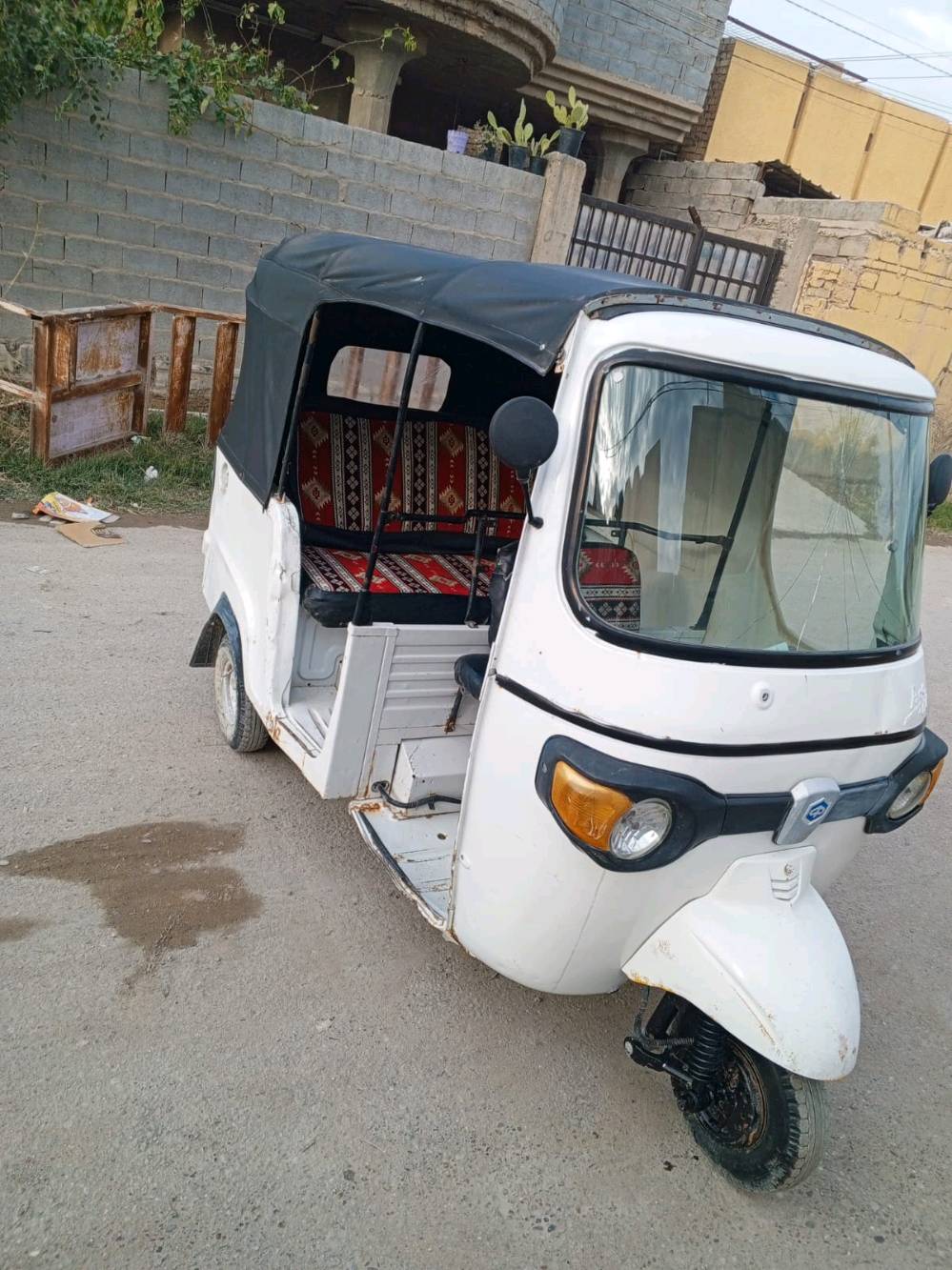 بابل قضاء المسيب 
شنو نوع الدراجة (موديل)؟: 
تكتك بياجو 2018
كم المسافة الي مشت عليها الدراجة؟: 
.
هل أكو أي صيانة حديثة تم إجراؤها؟: 
محرك وضفاير وكهربأيات وكلشي بيهه TVS
وين موقعك في العراق؟: 
بابل قضاء المسيب 
شنو السعر المطلوب؟: 
3مليون وبيهه مجال