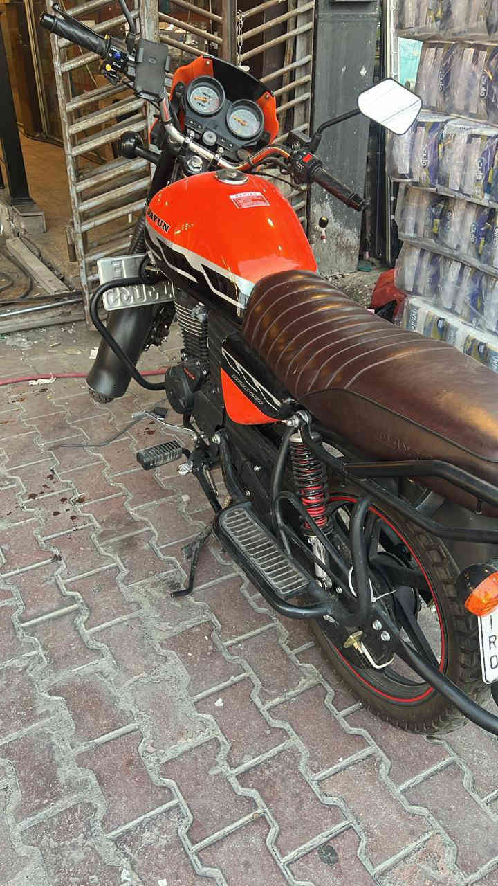 سلام عليكم دراجة دايوان جبلي للبيع مرقم بغداد لوحات ثنين تحويل ثاني يوم  مكفولة من كلشي السعر 3 مليون ويها مجال مكينة 200 عنوان الدراجة بغداد الكرخ ما متواجد علفيس واتساب واتصال
***********
