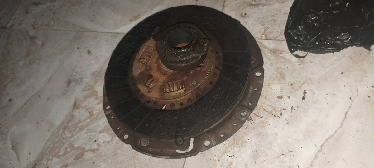 السلام عليكم 
غراض اسبورتج قديم
سلف 
داينمو
كلج مروحه
مجاول 
مصطره بخاخات
عينه وصينه
اكسل
تفصيخ للبيع 
للستفاسار ***********
