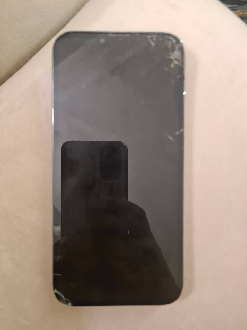 ايفون 13 برو ماكس شاصي وكامرات فقط البورد عاطل
السعر 50 الف *********** واتس اب
