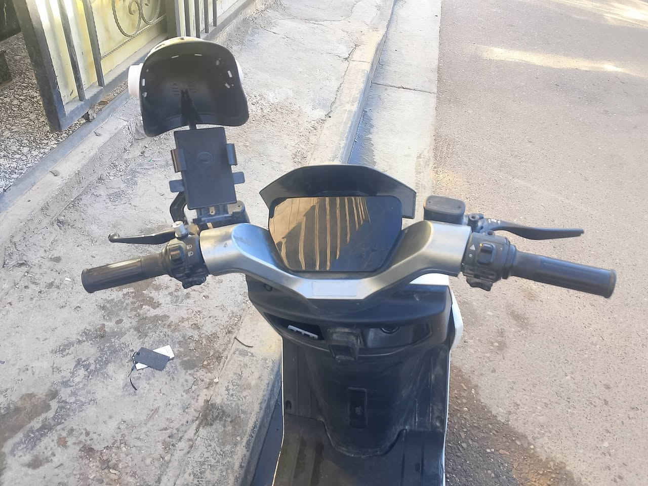 السلام عليكم ورحمه الله وبركاته
دراجة كهربائية نوع HIS للبيع
الدراجة نظيفة وواضحة بالصور تحوي 6 بطاريات و4 سرعات توصل سرعتها القصوى 75
اني اشتريتها ب850
ابيعها 750 قفل
مكاني غزالية ***********
