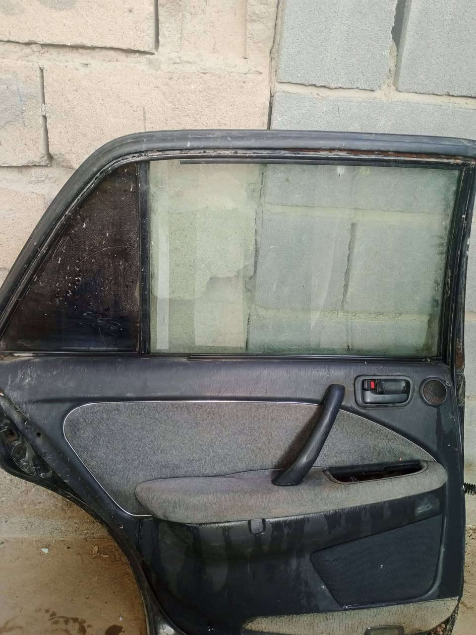 السلام عليكم بيبان راس ثور اربعه كاملات لون اسود كرمه ***********
