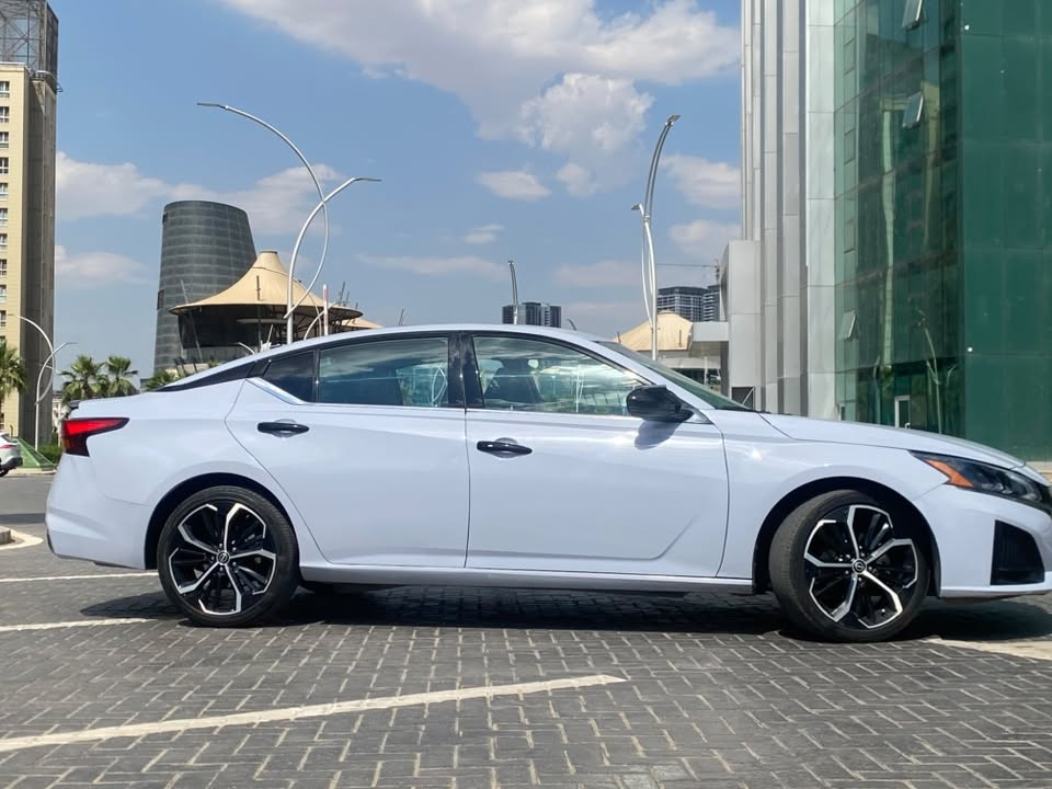 NISSAN&ALTIMA{SR} SMOKE
التيما موديل 2024 لون سموك المميز و هاذ الون ماجا بل التيما فقط من موديلات معينا الي هيه 2023 و فوك قليل هاذ لان المميز بل شارع و فقط عل SR
موصفات SR فول فول ويل 19 عدا الفتحه 
رادارت امامي توقف ذاتي تحذير الخروج بل اضافة سوكان هزاز عن المسار تحذير ليلى رادار نقط عميه و تحذير صوطي ردار توقف ذاتي عند روجع للخلف و منع الصتدام لايت حساس يعني من تصير مكان ضلما او رويت ال سايق تصبح شبه معدومه سيارا من وحدها تشغلك لايت عالي و من تصير مكان اضاءة تناسب رويت ال سايق يطفي لايت عالي او بحال وجود سيارا اضين و لايت عالي ناصي بلادي ابيض ثلجي ناصي عالي و سكن و مرايات كهرب و اشارات  تشغيل عند بعد تبريد منفصل دبل زون حار بارد و بي كلوز سبيت يعني تحديد سرعه و سكان فوليوم و باتل شفت يعني بي كير بل سكان و بيها 3 وضعيات للقيات Sport D’S هاذ نضام سبورت للتسارع عالي و قوا و ثاني L shift الي هوا نضام يذه سيارا حمل كلش او بحال سيارا جانت علا جبل او صعود قوي و ECO DRIVER نضام قيادا قتصادي و تقليل من صرف الوقو و نضام رابع Driver made normal و بيها الكير بل سكان الي هوا بل تل شفت يجي شفتات بل سكان تتحكم ب نمرت الكير من سكان و هاذ ميجي بل موصفات بقيا فقط بل SR 
و بيه بعد هواي موصفات سيارا فول فول بل اضافا تايرات عليها برجستون بلادي سعر التخم فقط تاير 650$ تاير بلادي برجستون امريكي و بل شغلات الي اني ضايفها لل سيارا من دركا خياط علا لون الكشنات مطرز و جناح خلفي و حمام كامل و بولش عام بل اضافا سيارا مخلف ب نانو سيرميك بل كامل بس ال نانو سيرمك ب 300$ و مصروف عليها هواي شغلات يعني سيارا جاز من كل نواحي هزا جديد مصار شهر و فحص براد و رقم جديد و سنويه جديد لحد 2032 يعني سيارا ناقصه فقط سايق شغل و امشي…………………..و بل نسبه للسعر سيارا طالب على 130 و بي مجال قليل و هيج سيارا ب هيج كملايت و بهيج نضافه و بهيج اعتناء و ترتيب و ممشا فقط 30الاف و بيج لون مميز و علا هاذ موصفات مستحيل اكو ب هاذ سعر بس مستعجل علا بيعتها لان عندي سفر ولا ماكو ب هيج سعر لو تفر العراق كامل مكان سيارا (اربيل) تواصل فقط وتساب (***********) و تحياتي للجميع
