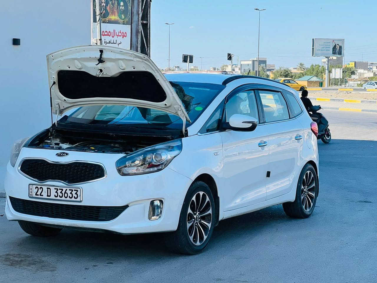 السلام عليكم ..كارنز خليجي بيها قطعتين صبغ وجتف القماره بسيط اثر سقوط سقيفه ..محرك ٢٠٠٠ تحويل مباشر 
السعر ١١٨ ورقه بيع فقط ***********
بغداد القاهره
