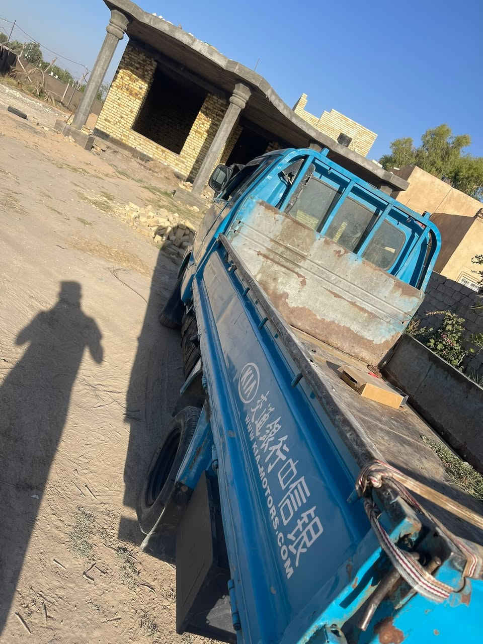السلام عليكم كيا موديل 96 رقم بغداد الدولي بسمي تحويل ثانيوم بيه محرك وكير وبم مال كصه 
السعر ٤٥ وبيه مجال 
رقم الهاتف ***********
