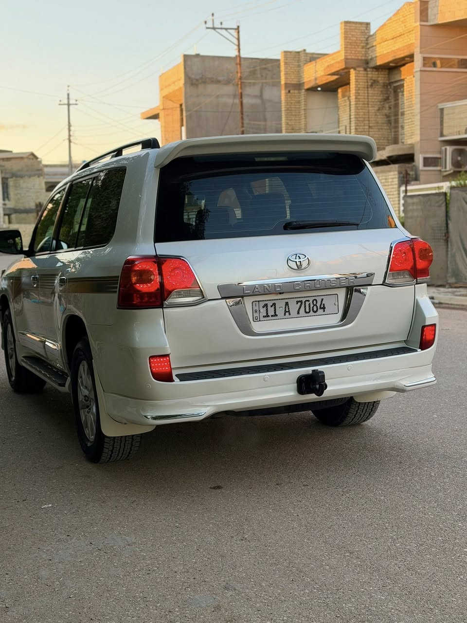 السلام عليكم لاندكروز 2008
محدثه 2015 تحديث وشغل درجه اولى 
بچم كلة زنون الاصلي 
السياره جدا جديده 
كفاله عامه من الصبغ فقط بارد مكانين والسونار 
موضح بمنشور 
صدر امامي خلفي جديد 
كير مكينه كلش جدد 
تخم تاير +ويل جديد 
السياره بيها تراي مال ٢٠٢٤ 
مواصفات اللاندكروز معروفه ٦سلندر
رقم بغداد كلش حلو رباعي 
السعر 275 ورق وبيه مجال بسيط 
مكانها بغداد الدوره  بيع فقط
***********
