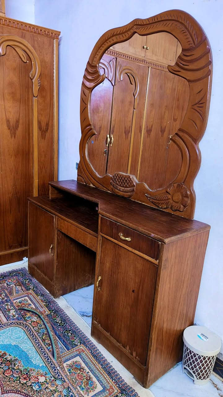 السلام عليكم ورحمة الله وبركاته
غرفة للبيع كاملة السعر 600 وبعد بيها مجال
للتواصل خاص


**إذا كنت صاحب هذا الإعلان وتريد حذفه لأي سبب، رجاءا أرسل رسالة إلى الدعم الفني**