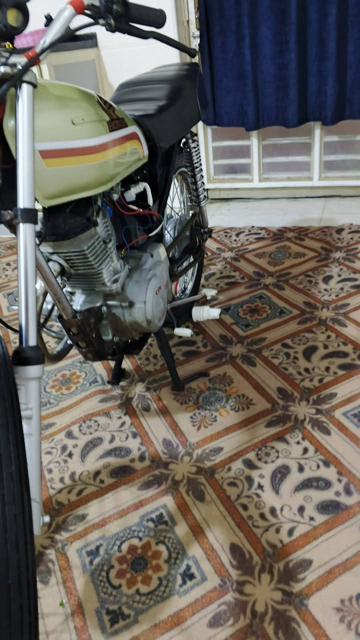 السلام عليكم دراجه لبيع سعر 350وبيه مجال دراجه اوراق تعميره ما صرله شهر بس الشاصي14مكينته مال تايكر 2021مفتوحه وهذا رقمي ***********
