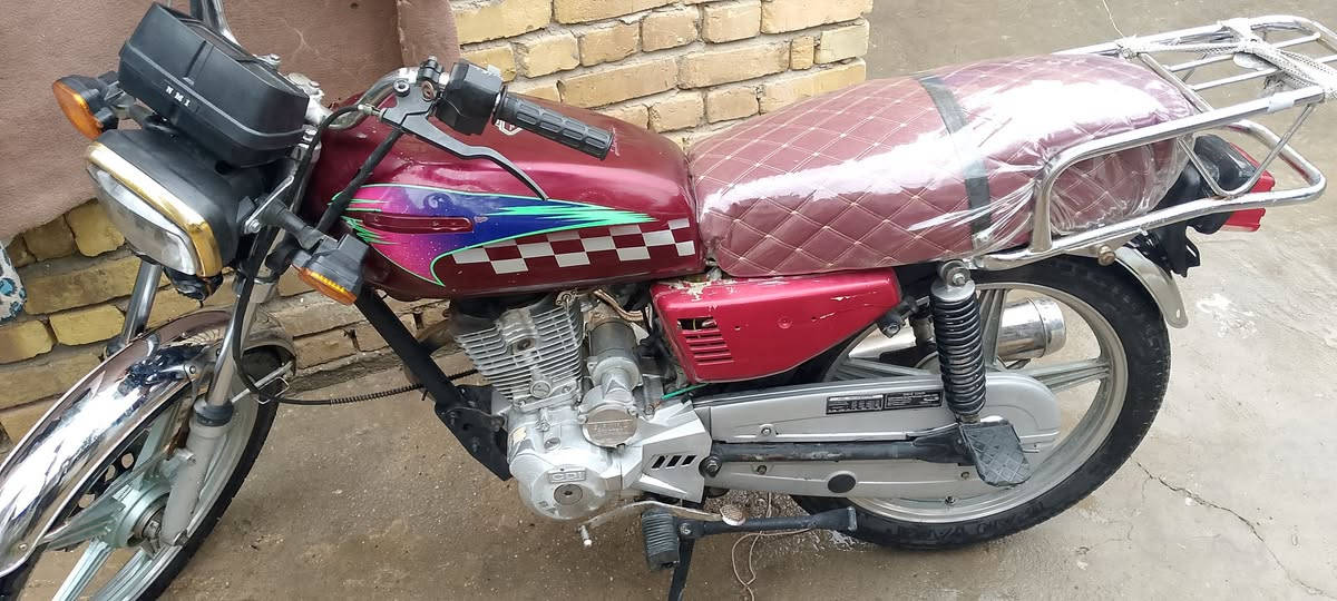 دراجه سيفان للبيع موديل 2021 نضيفه مكفوله دراجه فول بس عوزها ترتيب شوي جاهزه من كلشي نكره سلف السعر 550 وبيها مجال قليل حك الجيه رقم اتصال فقط: *********** مكان ناحيه السلام
