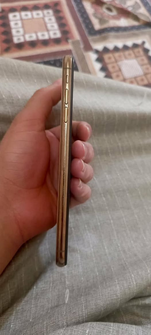 آيفون اكس ماكس 
ذاكره 512
نضافه كدامكم
كلشي شغال بيه 
فقط الكامره مغوشه
بطاريه ٨٥ 
مكاني ناصريه حي الحكيم 

سعر ٣٥٠ وبيه مجال قليل 

0 782 469 6141
