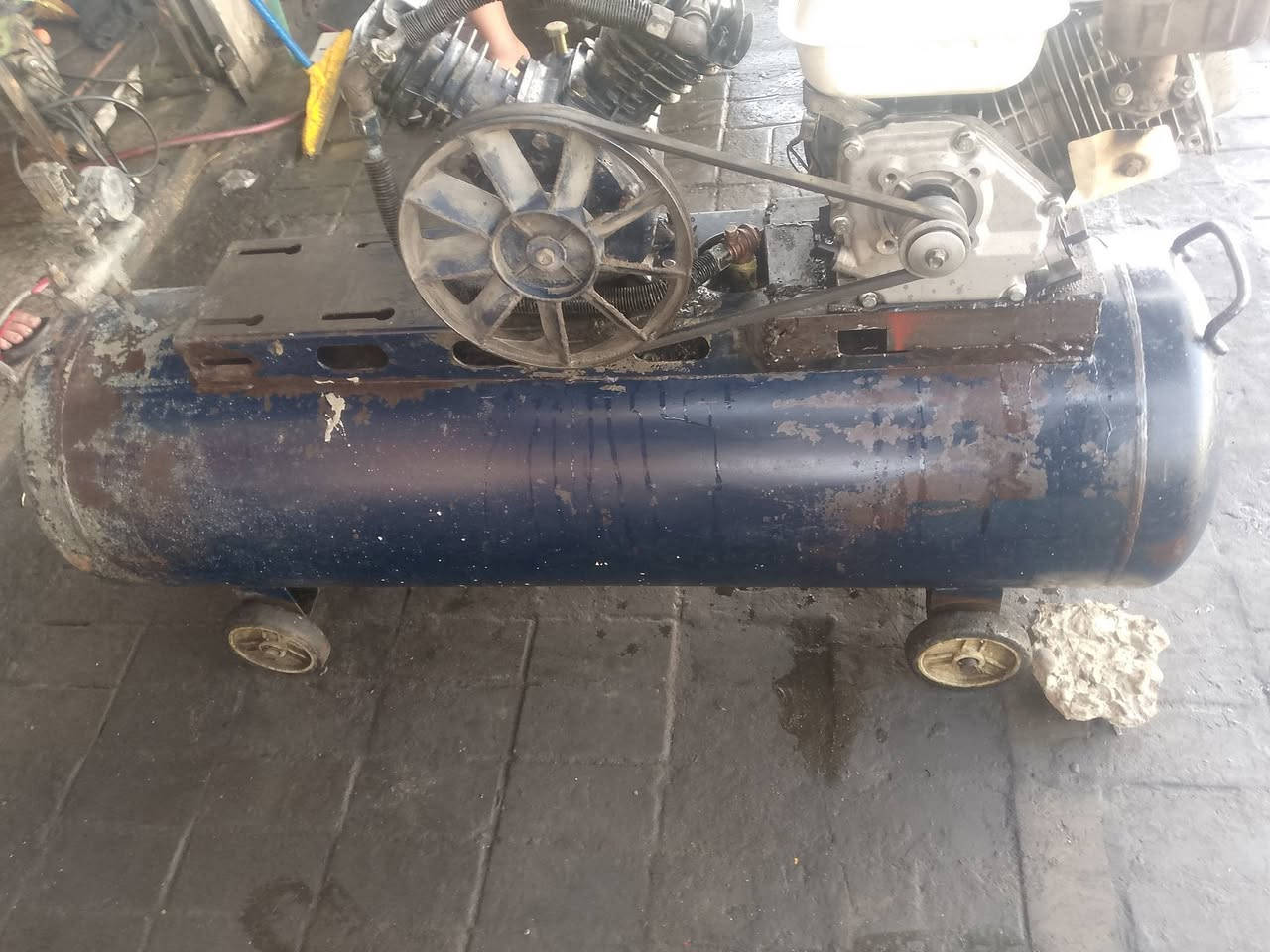 تاروسه هوه بانزين شغاله ونضيفه عل فحص حجم 250نضيفه ابشرط الشغل عنوان بغدادالزعفرانيه الاتصال ***********السعر 375
