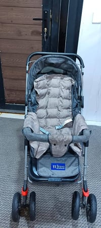 للبيع عربانة اطفال نوعية Bravo  مستعملة شي قليل الظهر. يصير كعدة ونوم ...