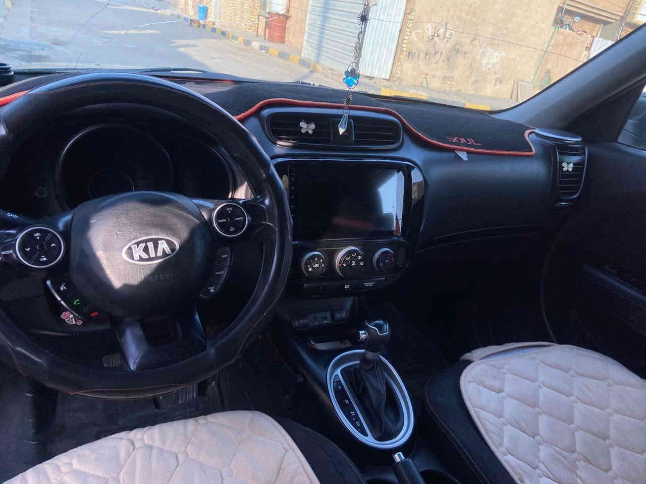 السلام عليكم
كيا صول موديل 2014 محرك 2000 رقم بغداد انكليزي اللون زيتوني وبأسمنا جاهزة بلا شرح حادثها بنيد وجاملغ أيسر من الخارج فقط اللغود سليمة السعر 110 المكان بغداد حسينية الراشدية 
ابو ياسر ***********  واتساب 
***********
