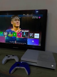 متوفر x box one s اللون ابيض   واحد تيرا 1T  يدة وحدة اصلية Fifa 24 مم...