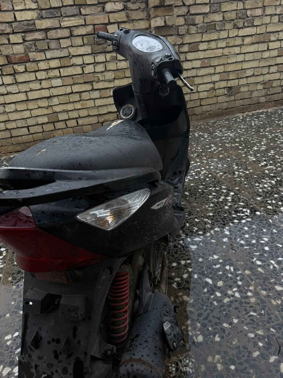 سلام عليكم دراجة نظيفة ومستخدمة استخدام خفيف، ما بيها مشاكل ميكانيكية والحمدلله
دراجة قويه وشغالة
كهرباء كلها شغاله 100‎%‎
استخدام شخصي كلش قليل
دهن اصلي وبانزين محسن اقتصاديه فووول
محرك كلش جديد ولدراجه برغي ممفتوح بيها 
الدراجه جاهزه من كلشي شغل واطلع وين ميعجبك
السعر 700الف وبي مجال حك الجيه
***********مكاني بغداد
