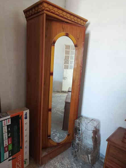 غرفة خشاب نضيفة وبسعر مناسب سعر1100وبيهة مجال شي قليل 
رقم تليفون ***********تصلو علية بس لحد يكسر بسعر فدوة اروحلكم
