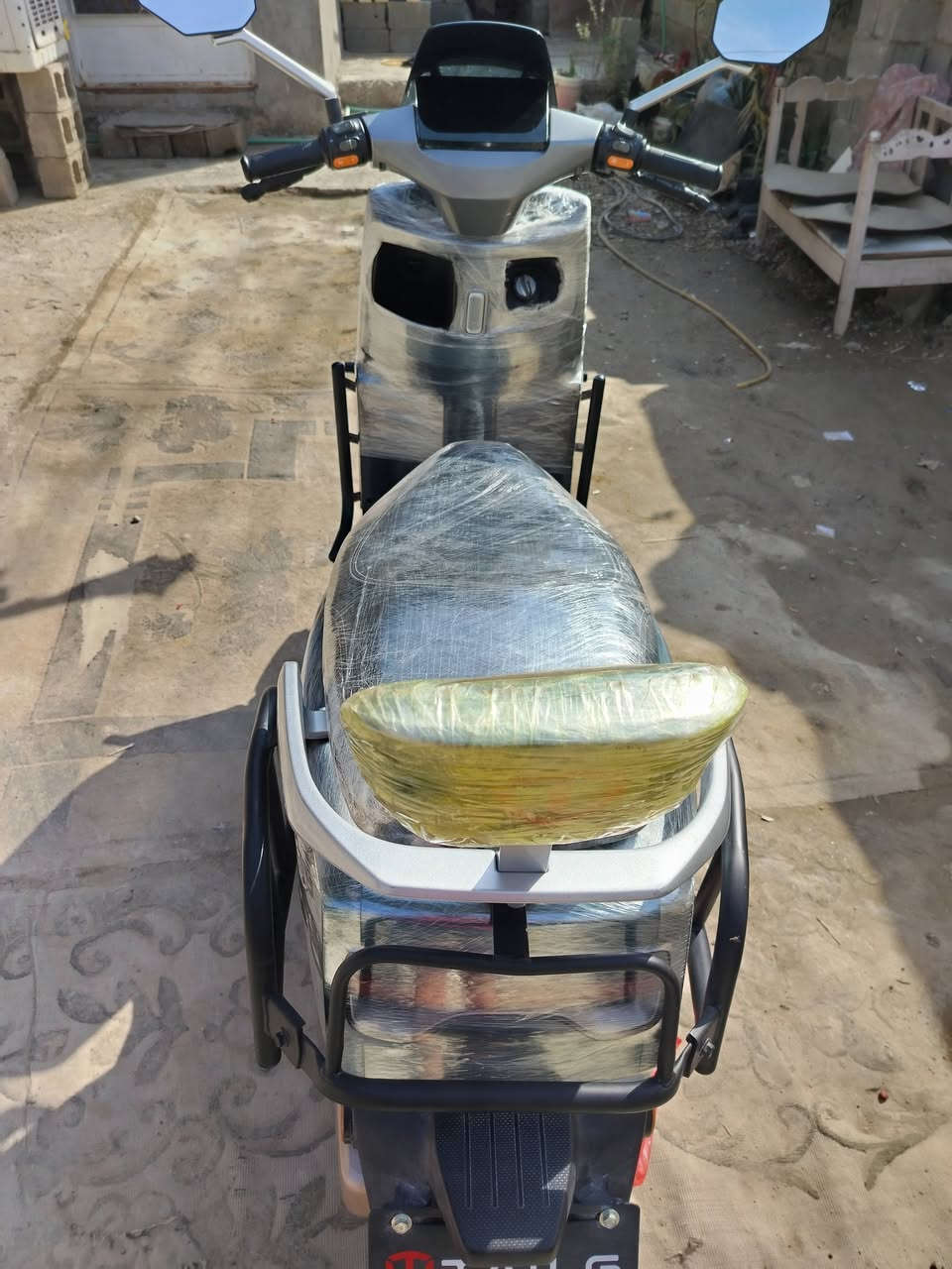 دراجة شحن الوحش تيسلا للبيع شركه TAILG
تحتوي على بصمتين 
المواصفات
6 بطاريات كرافين
ملف 2000
سرعه 70
تمشيك بلشحنه حوالي 70 كيلو او اكثر
دراجة تحتوي على درع للحماية 
شاشة ايباد قراءة الاعطال
نظام بصمة 
نظام حماية قفل
نظام تثبيت سرعة
نظام 3 سرع
نظام قاطع دورة
نظام abs
نظام P
نظام R
صندوق كبير لخزن الاغراض 
دبل اشارة يمين يسار
غراضه كاملة
الدراجة وكالة شخط مابيه 
سعر 900 قفل
العنوان بغداد حي جهاد 
للاستفسار *********** مراسله فقط واتساب وتساب
