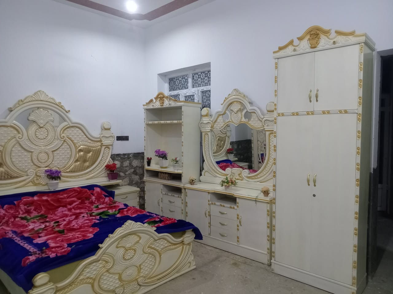 غرفة نوم مستخدمه شي قليل شقل درجة أوله الاستفسار علا هاذه الرقم *********** العنوان الرمانه البعبيد اسعر مليون و٤٥٠ اكو توصيل بكروه
