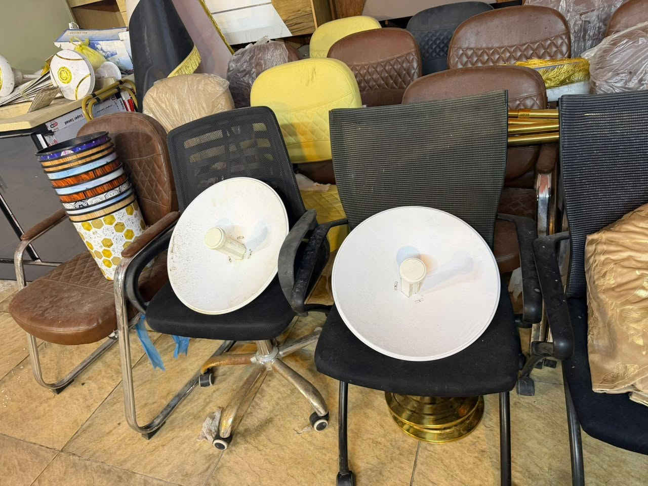 غراض لبيع كله جديد كراسي جلد كراسي قماش سنك العدد 3 جديد مراوح لوكر صحن نت علم عراقي مال مكاتب كلهن ستعمال قليل وميازه مكاتب ***********
