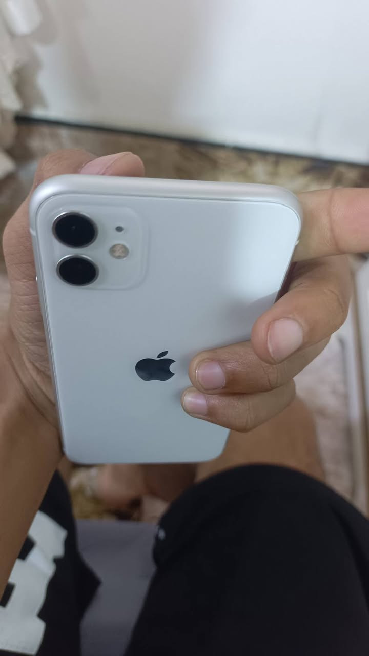 ايفون ١١  عادي جهاز فول نضافه ذاكره ١٢٨ مبدله قطعه وحده الشاشه السعر ٢٢٥
***********
