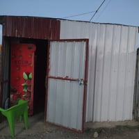 كشك جديد وبراد لبيع سعر خاص 07814435180