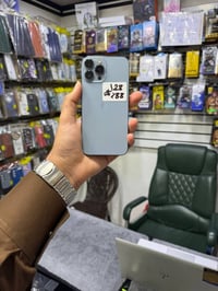 للبيع فقط 13 برو ماكس   جهاز نظيف وشرط ما مفتوح وحاسبة نورمال بدون غرا...