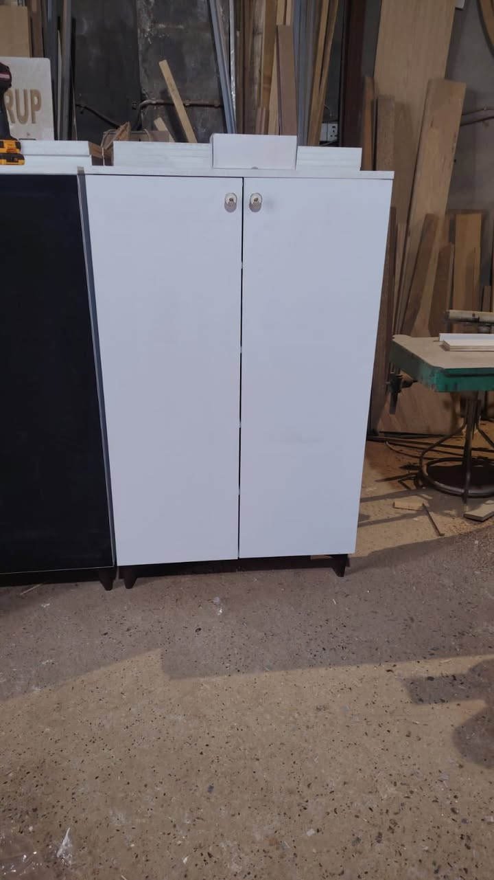 بيوت احذيه لبيع طول ١٣٠عرض٨٠عمق ٣٠ شغل إني دي إيف بسعر 45 يوجد  توصيل ٥تالاف ***********
