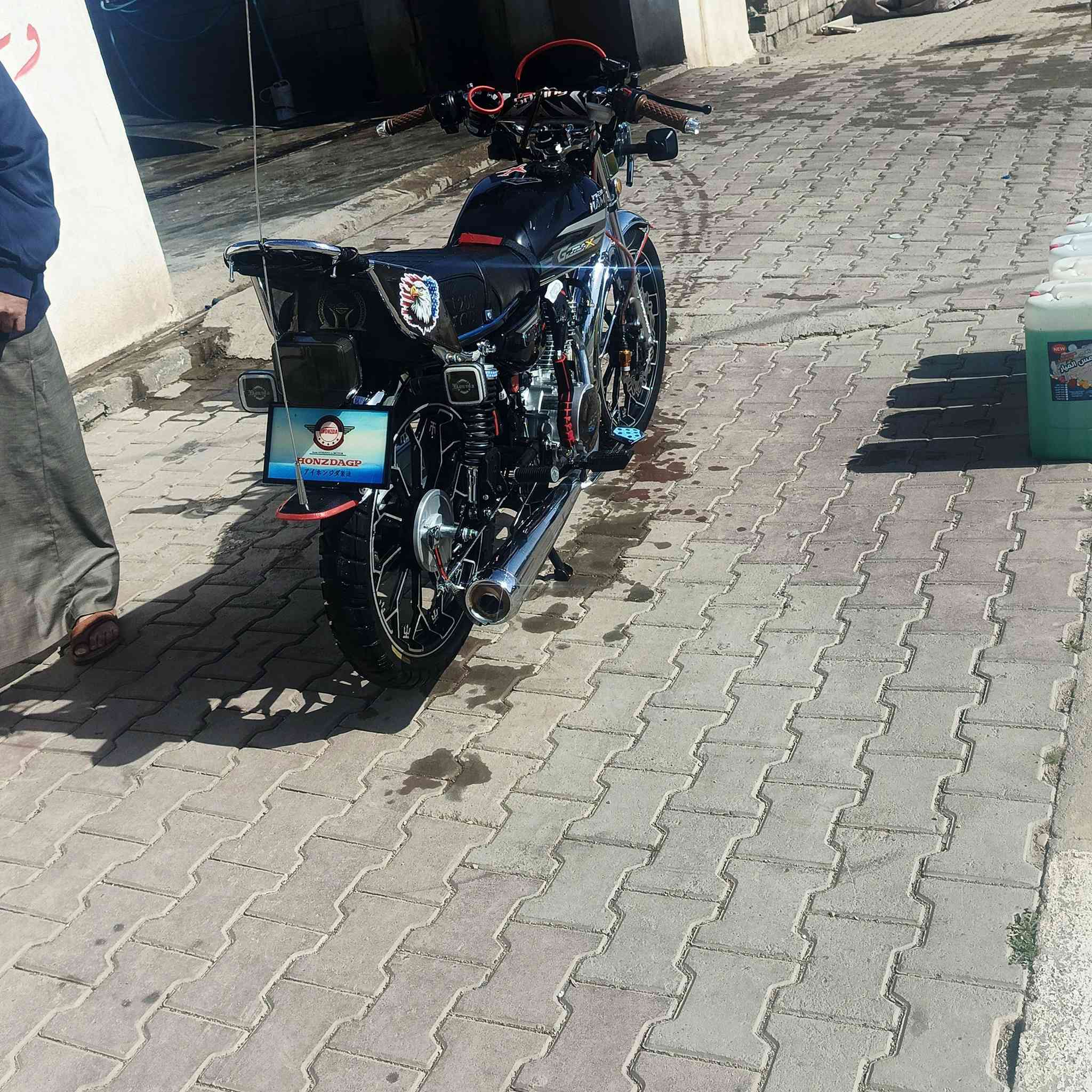 سلام عليكم دراجه للبيع موديل ٢٥مكينه ٢٠٠ بعده على وضع شركه خير من الله دراجه جديد بعده  او مراوس ديالى سعديه ***********
